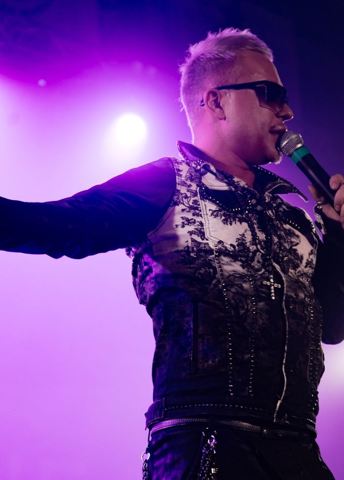 Золотые хиты 90-х и 2000-х